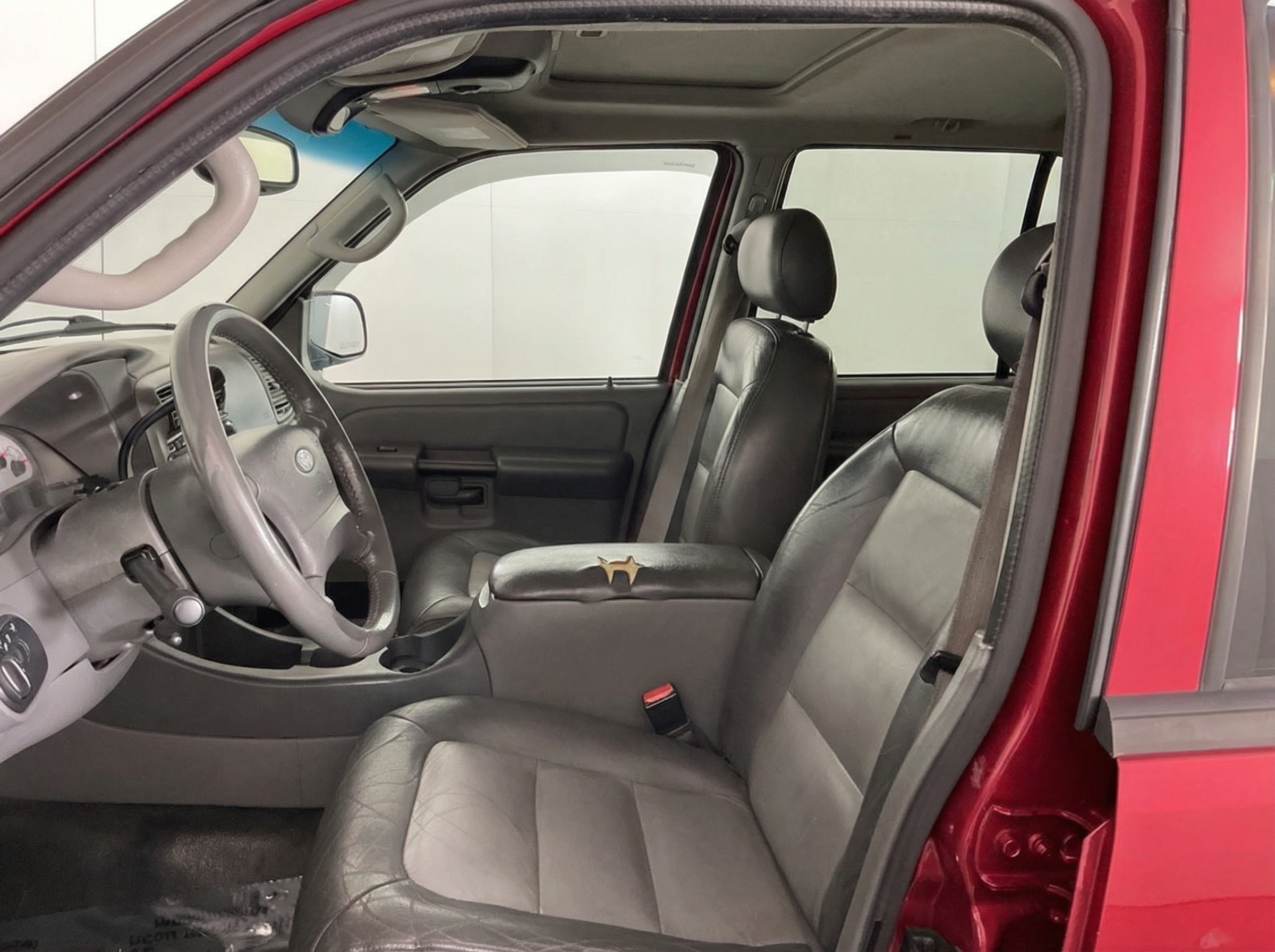 2004 Ford Explorer — photo 4