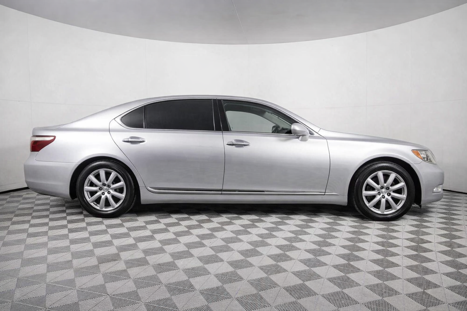 2007 Lexus LS — photo 2