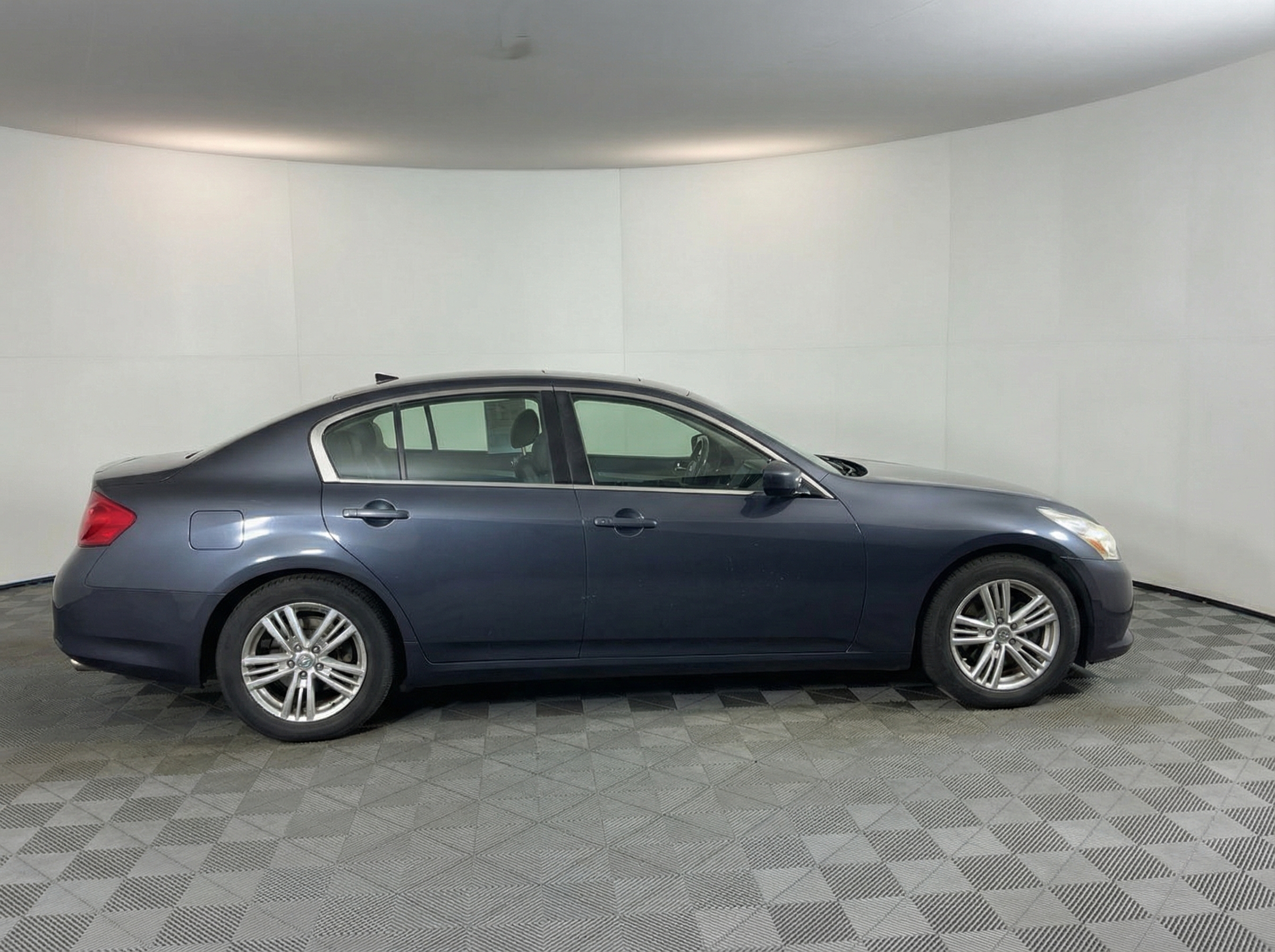 2010 Infiniti G37 — photo 2