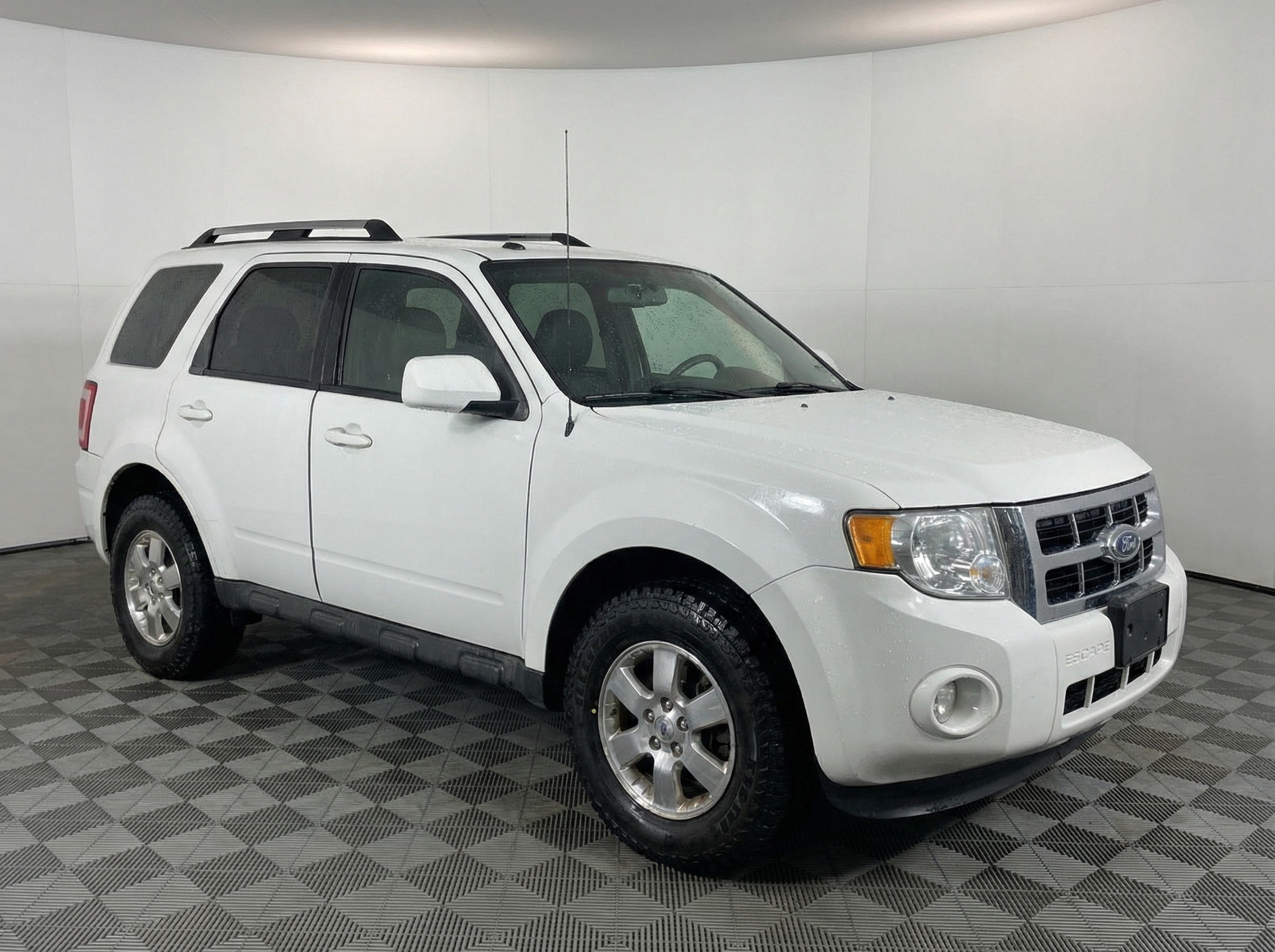 2011 Ford Escape — photo 2