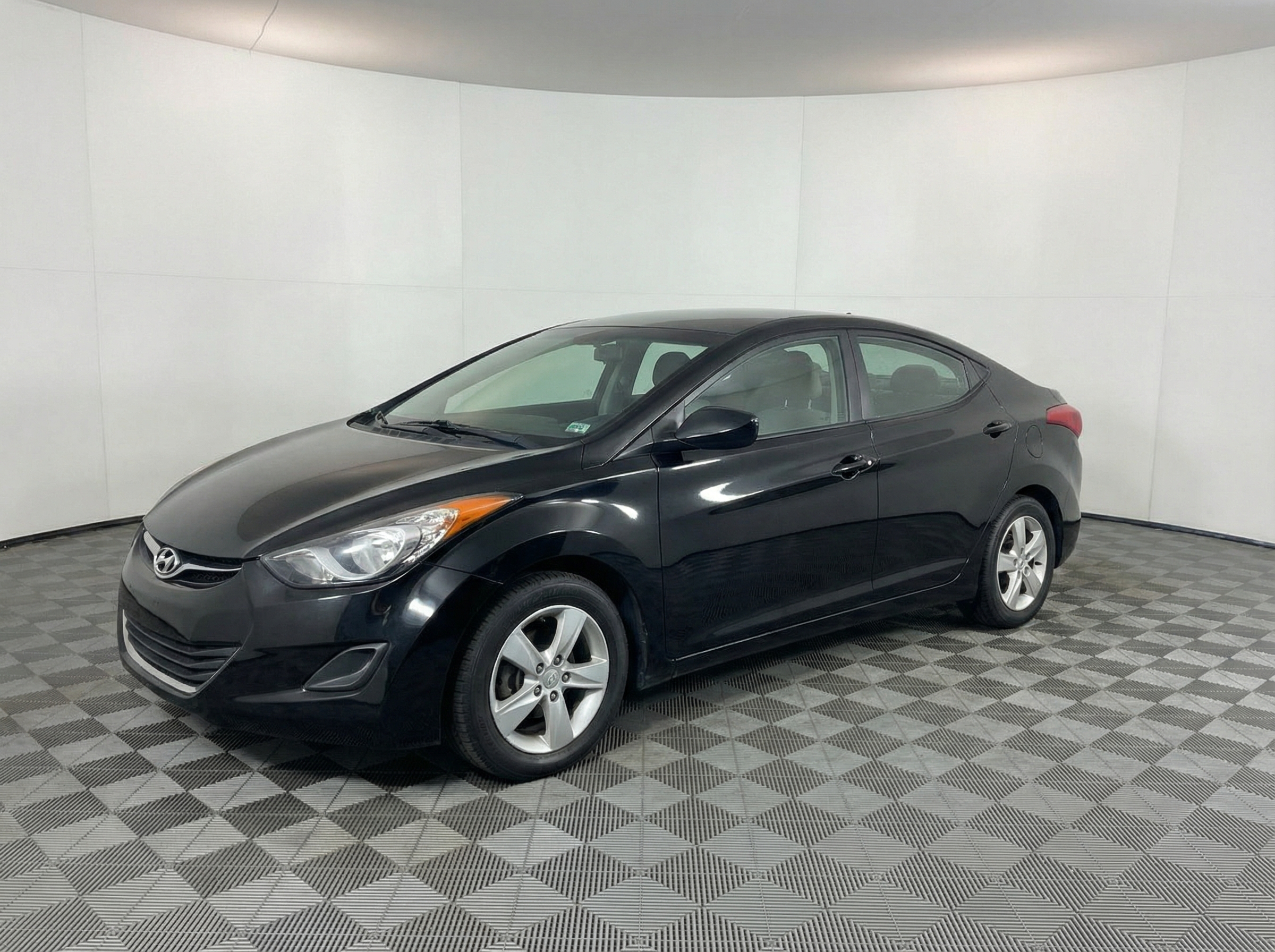 2011 Hyundai Elantra — photo 3