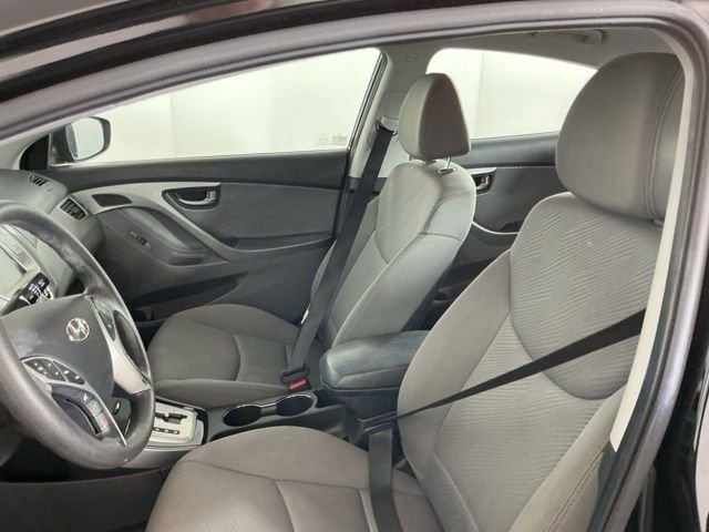 2011 Hyundai Elantra — photo 5