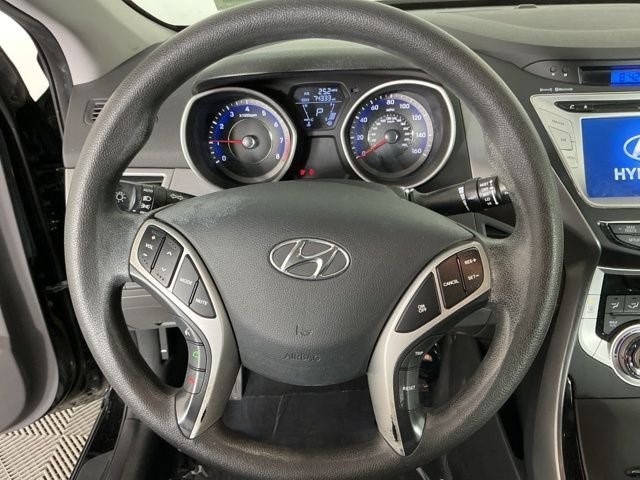2011 Hyundai Elantra — photo 6