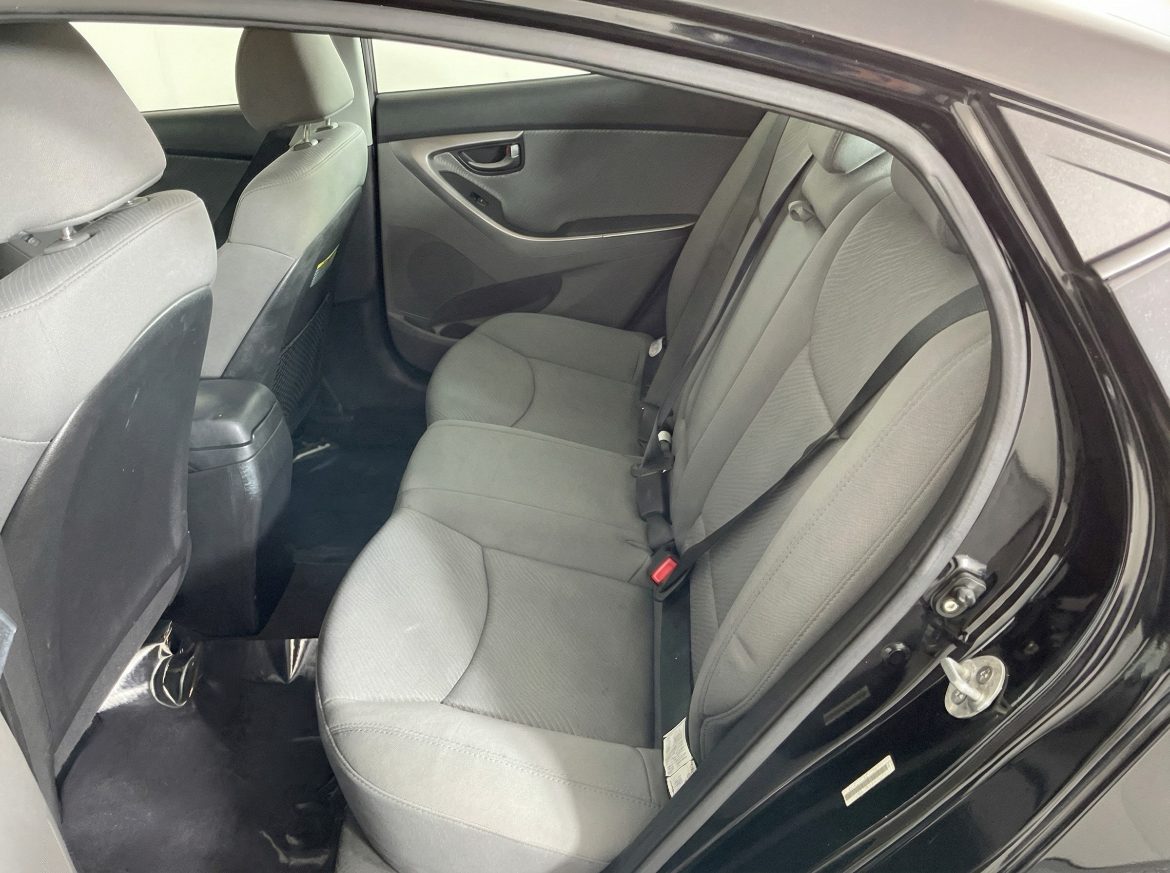 2011 Hyundai Elantra — photo 11