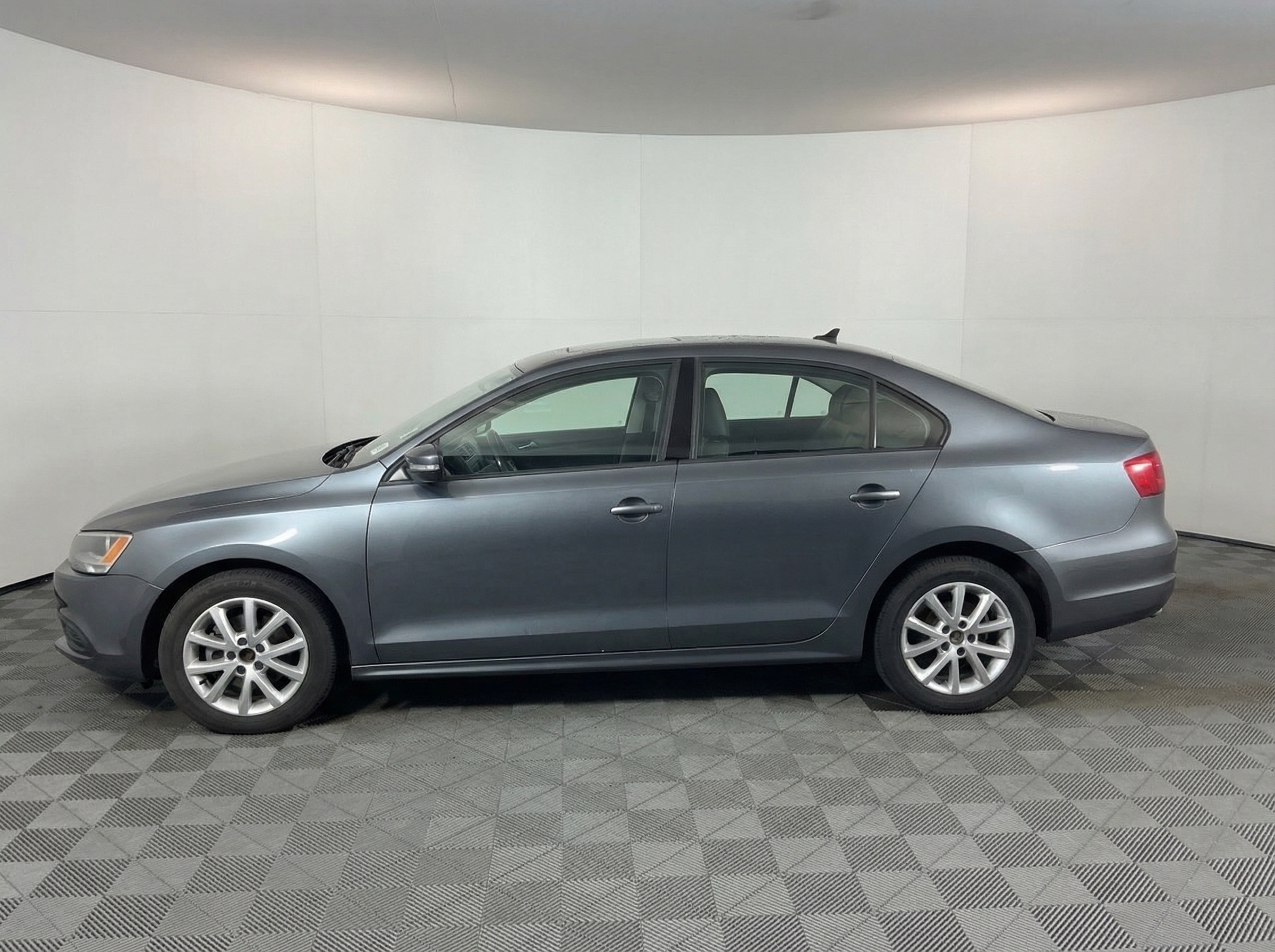 2012 Volkswagen Jetta — photo 2