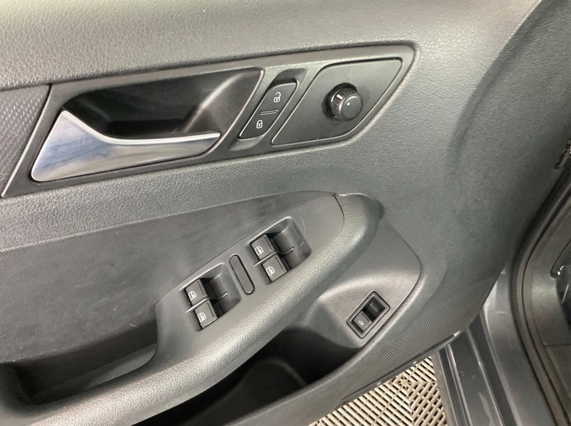 2012 Volkswagen Jetta — photo 3