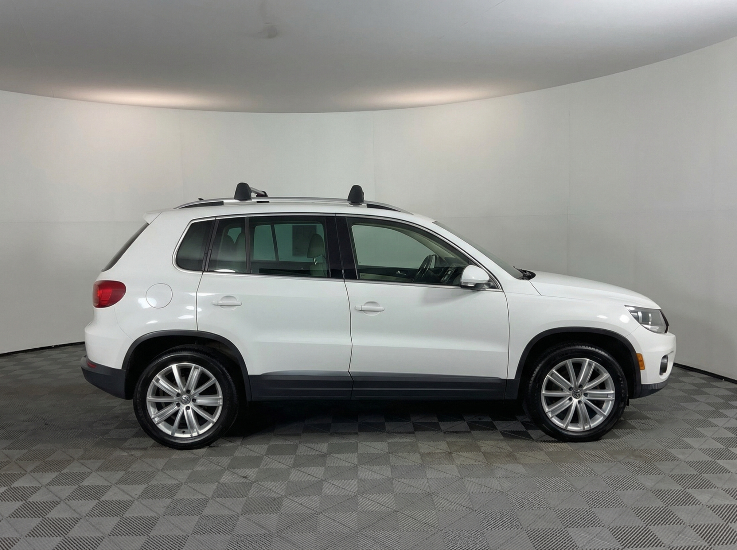 2012 Volkswagen Tiguan — photo 3