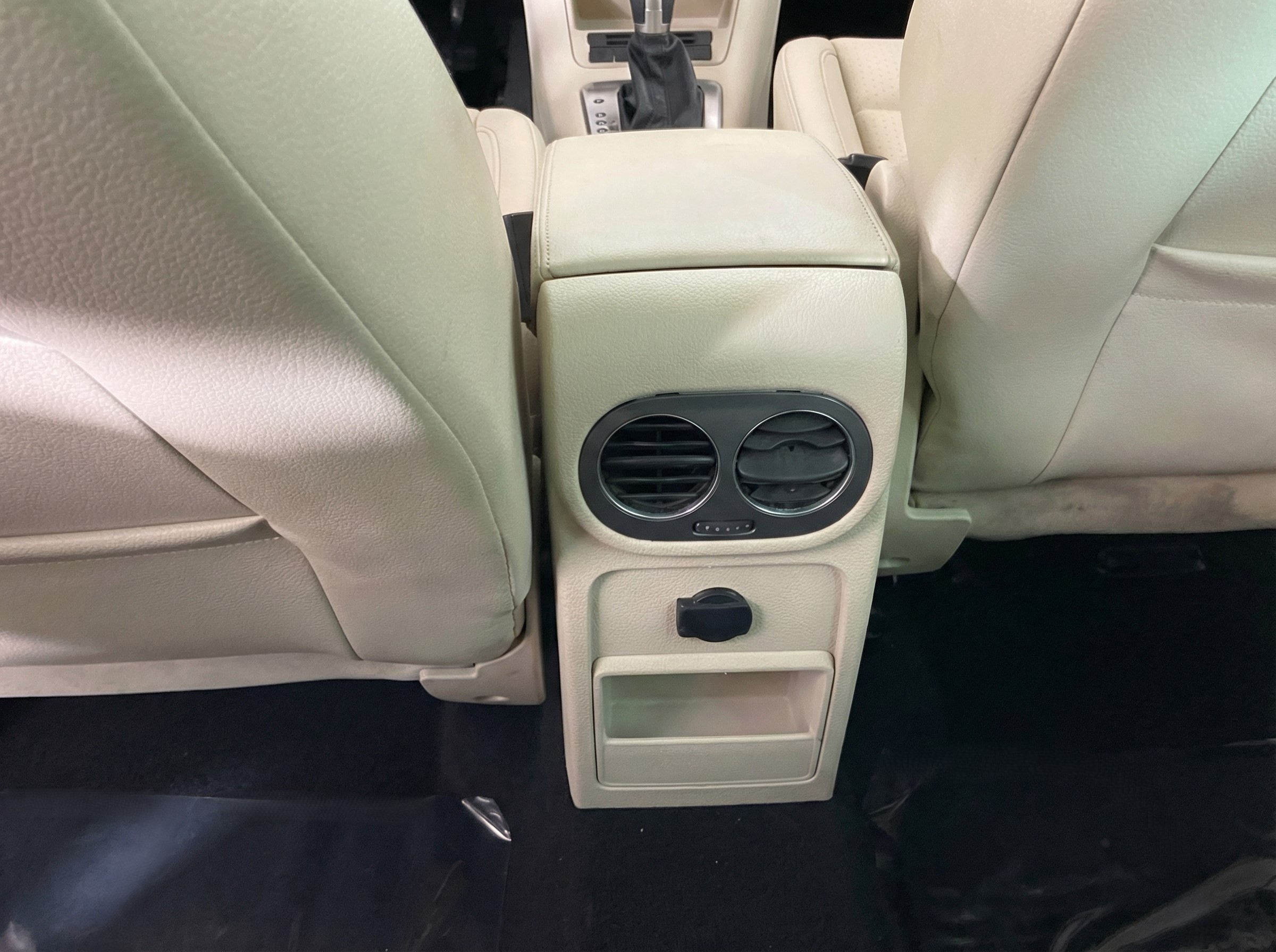2012 Volkswagen Tiguan — photo 11