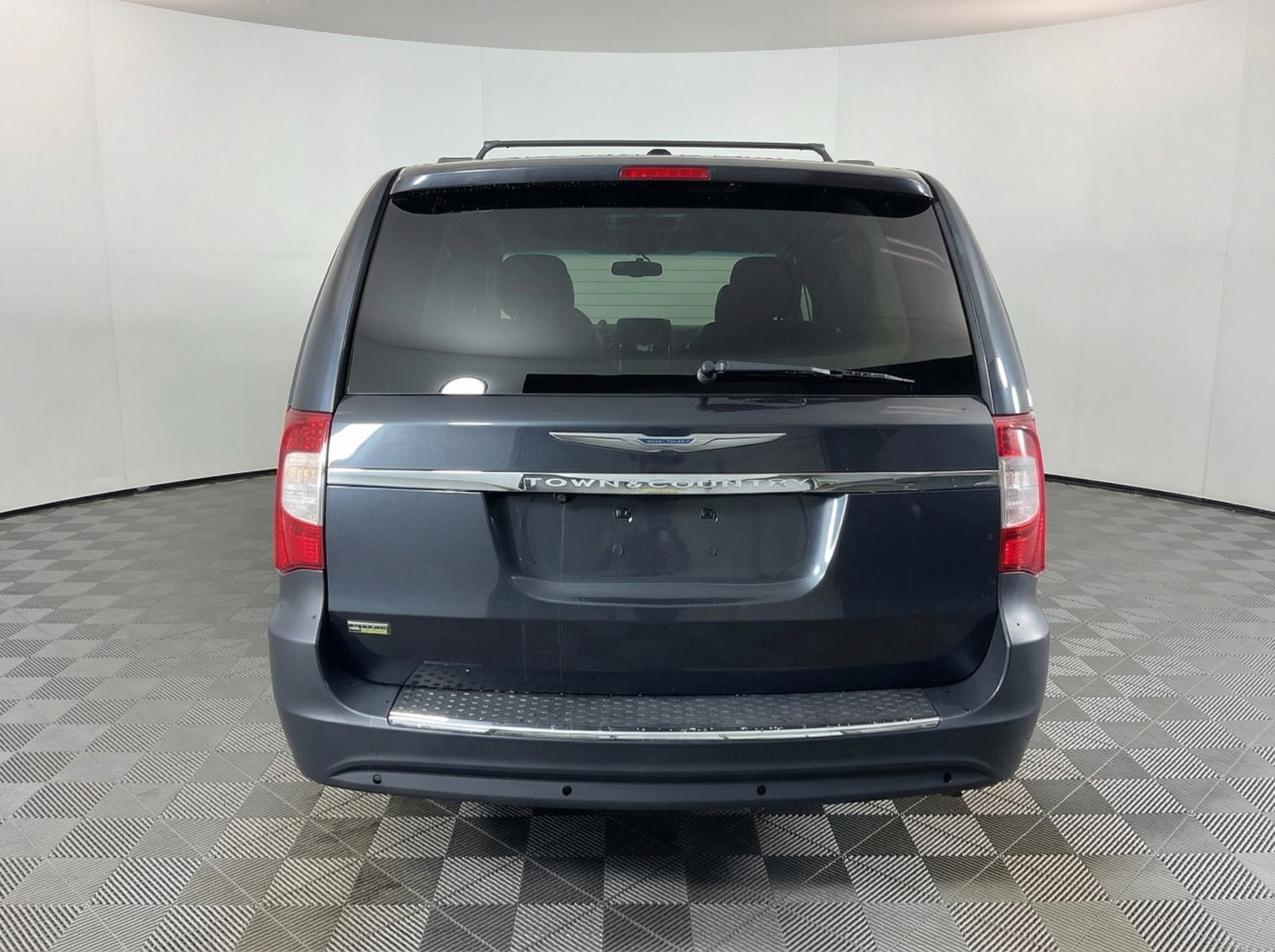 2013 Chrysler Town — photo 1