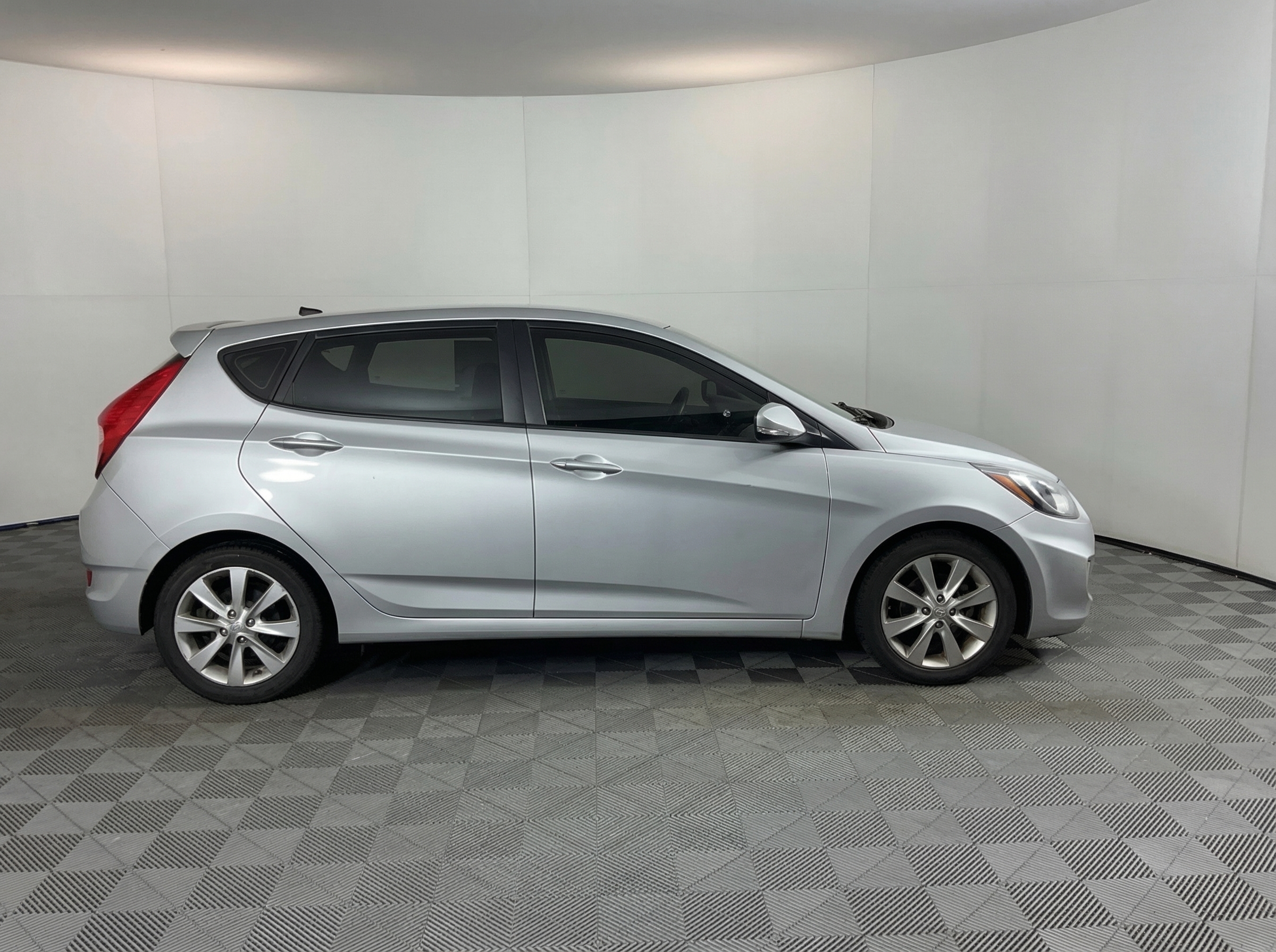 2013 Hyundai Accent — photo 3