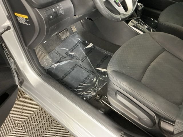 2013 Hyundai Accent — photo 5