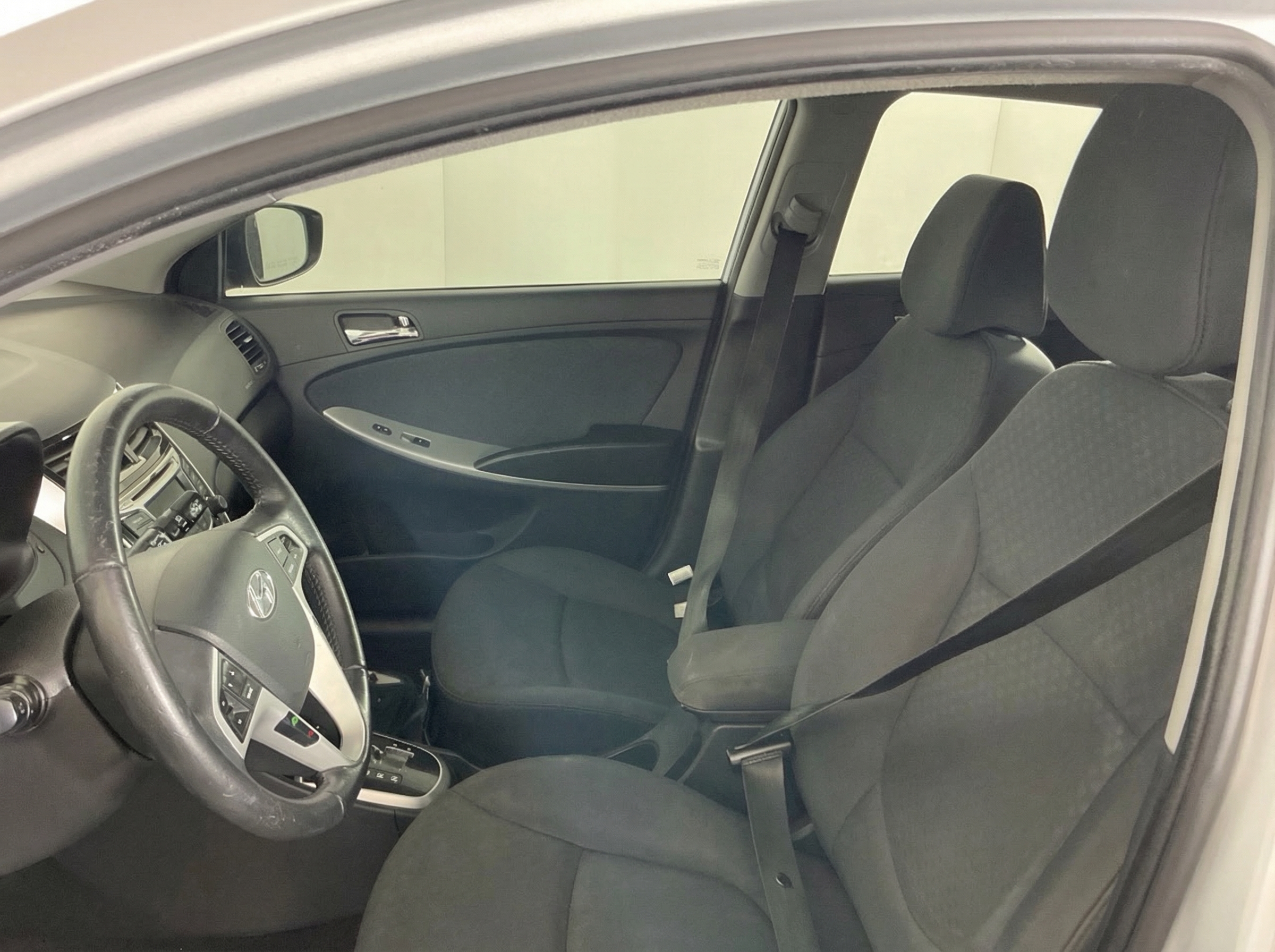 2013 Hyundai Accent — photo 6