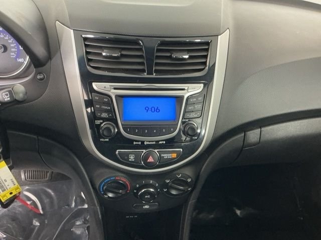 2013 Hyundai Accent — photo 8