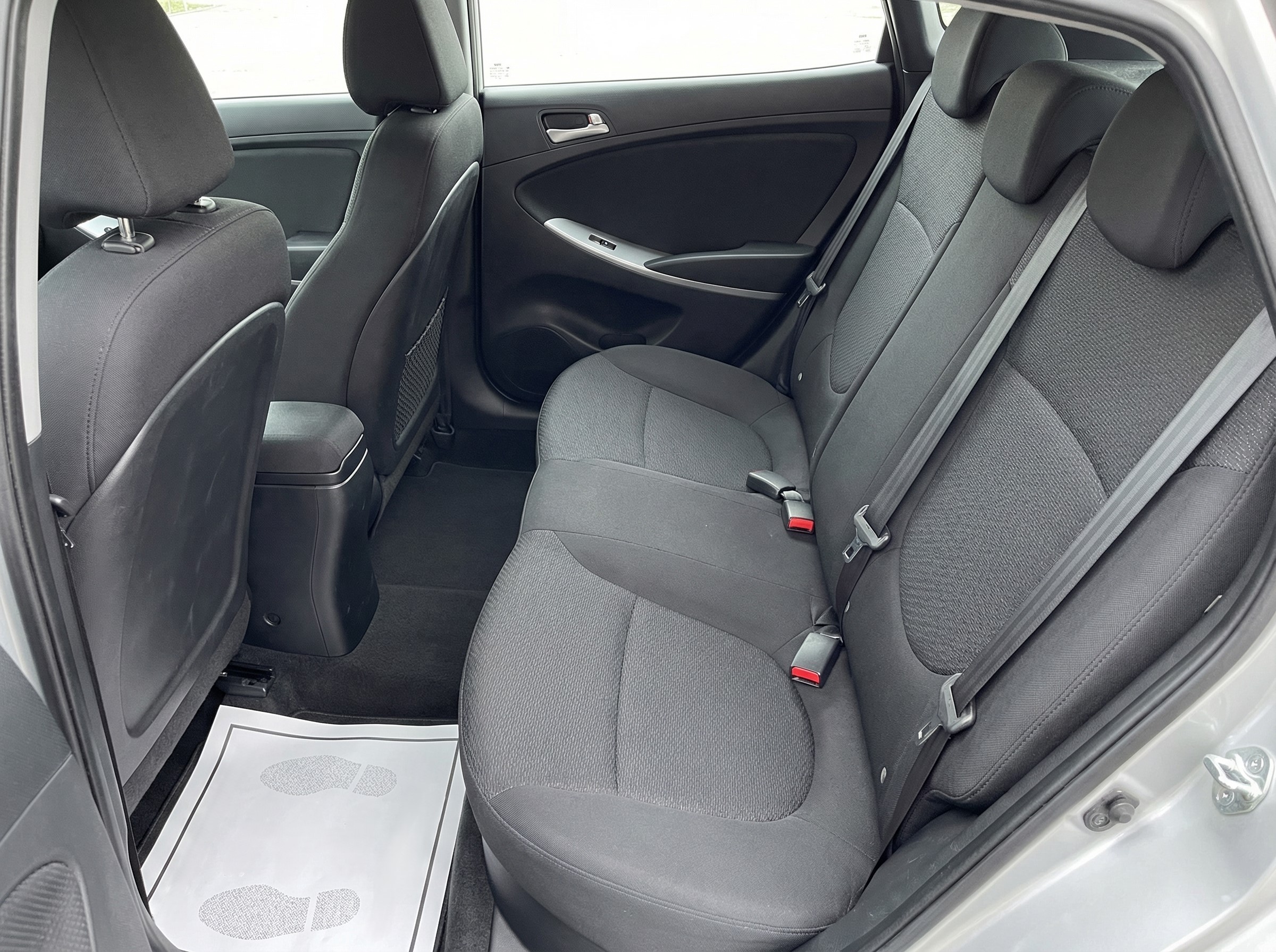 2013 Hyundai Accent — photo 12