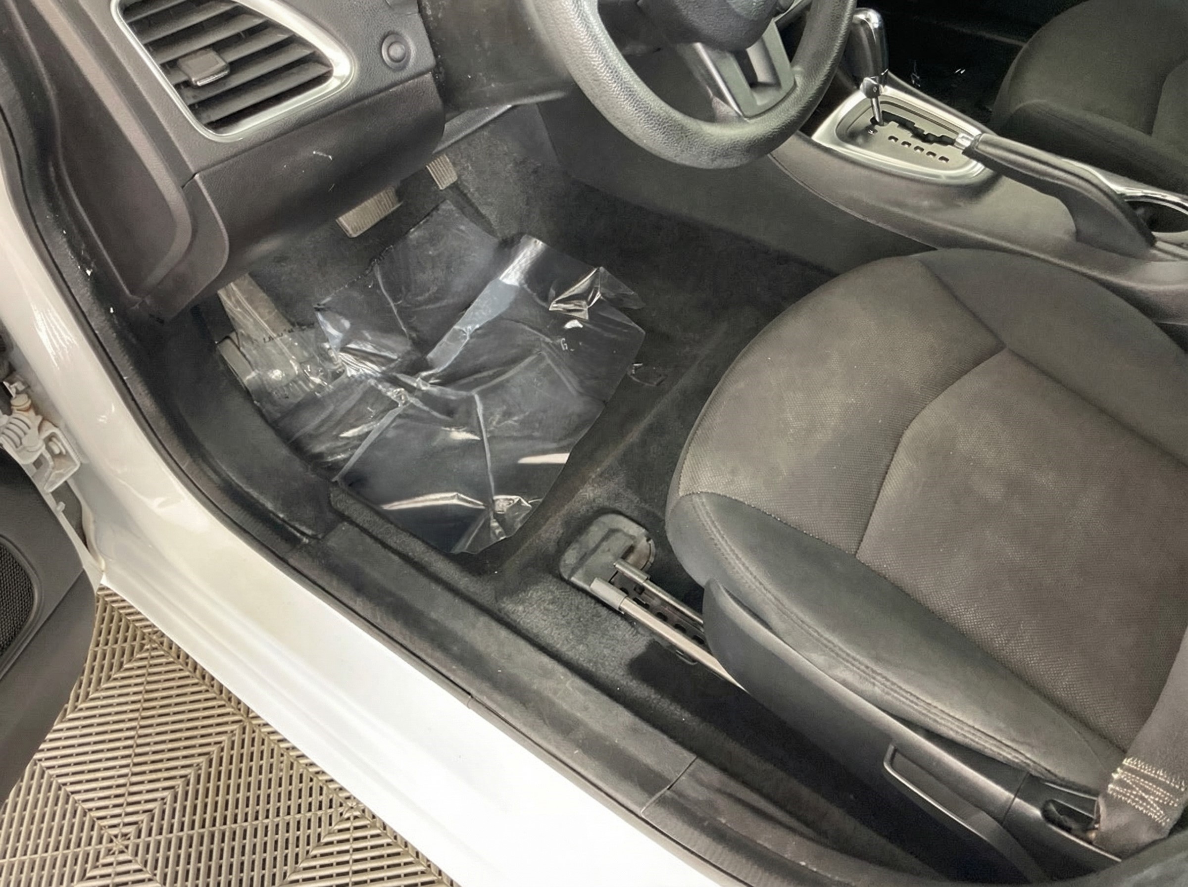 2014 Dodge Avenger — photo 6