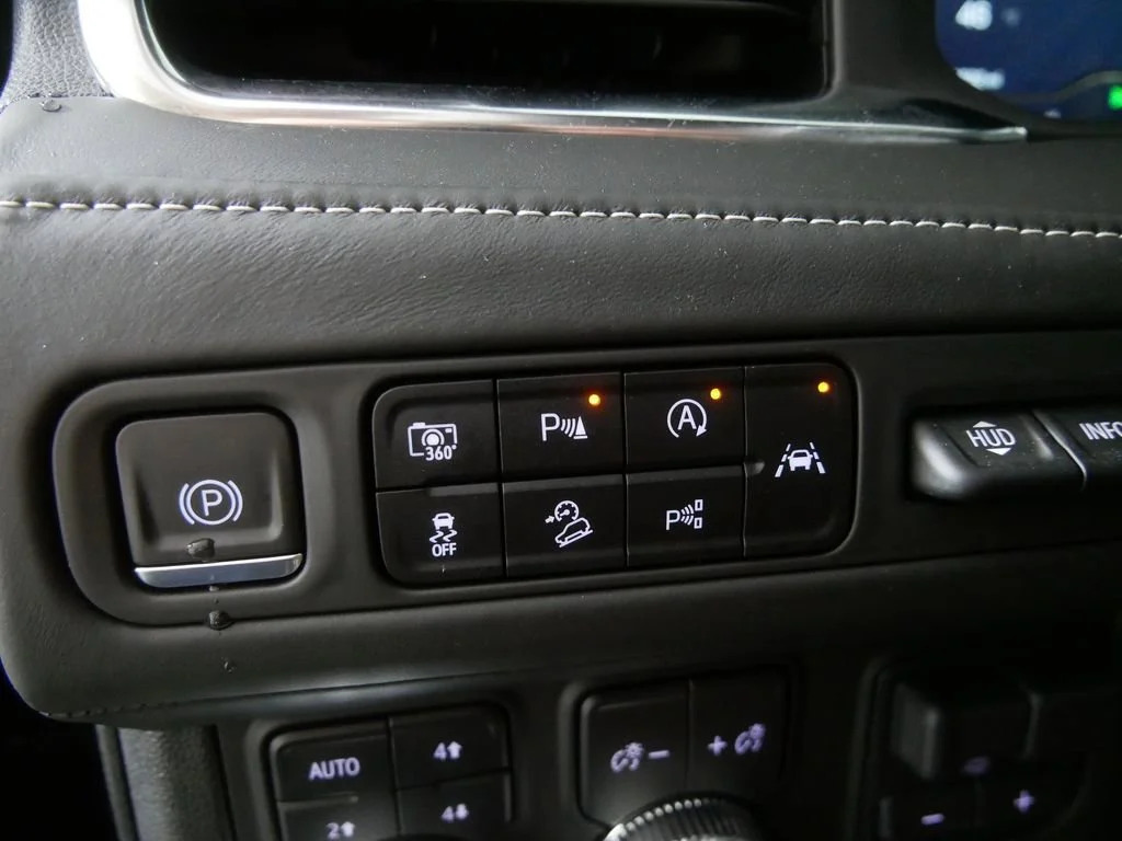 2024 GMC Yukon — photo 12