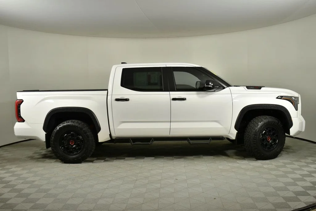 2024 Toyota Tundra — photo 2