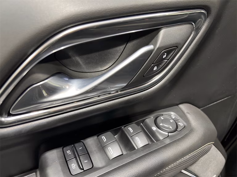 2023 GMC Yukon — photo 19