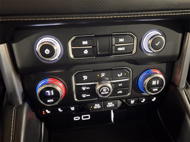 2023 GMC Yukon — photo 24